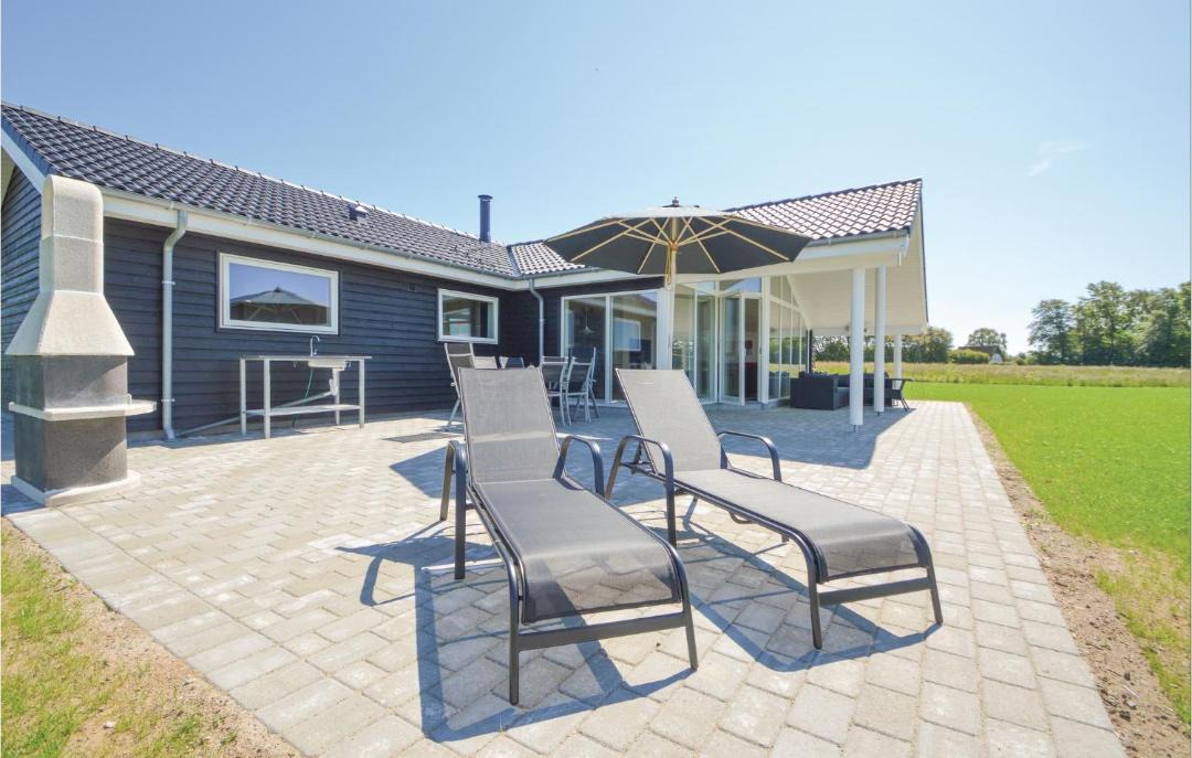 Photo of Others in Arø