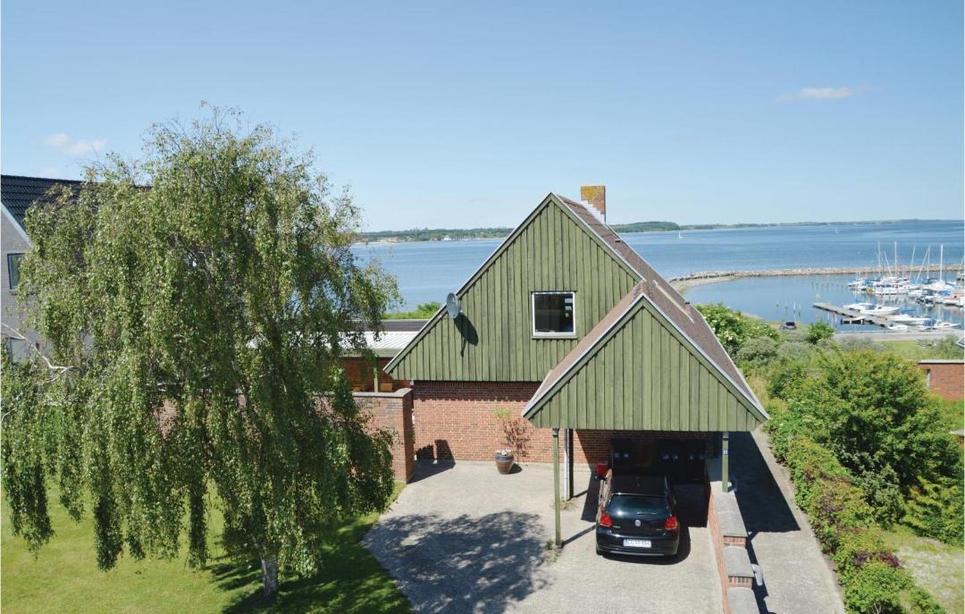 Photo of Buildings in Hvalpsund
