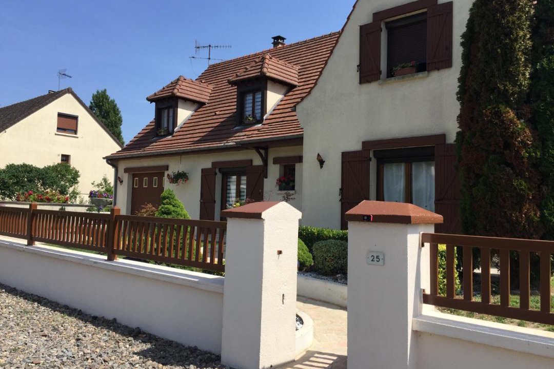 Photo of Buildings in Coucy-le-Chateau-Auffrique