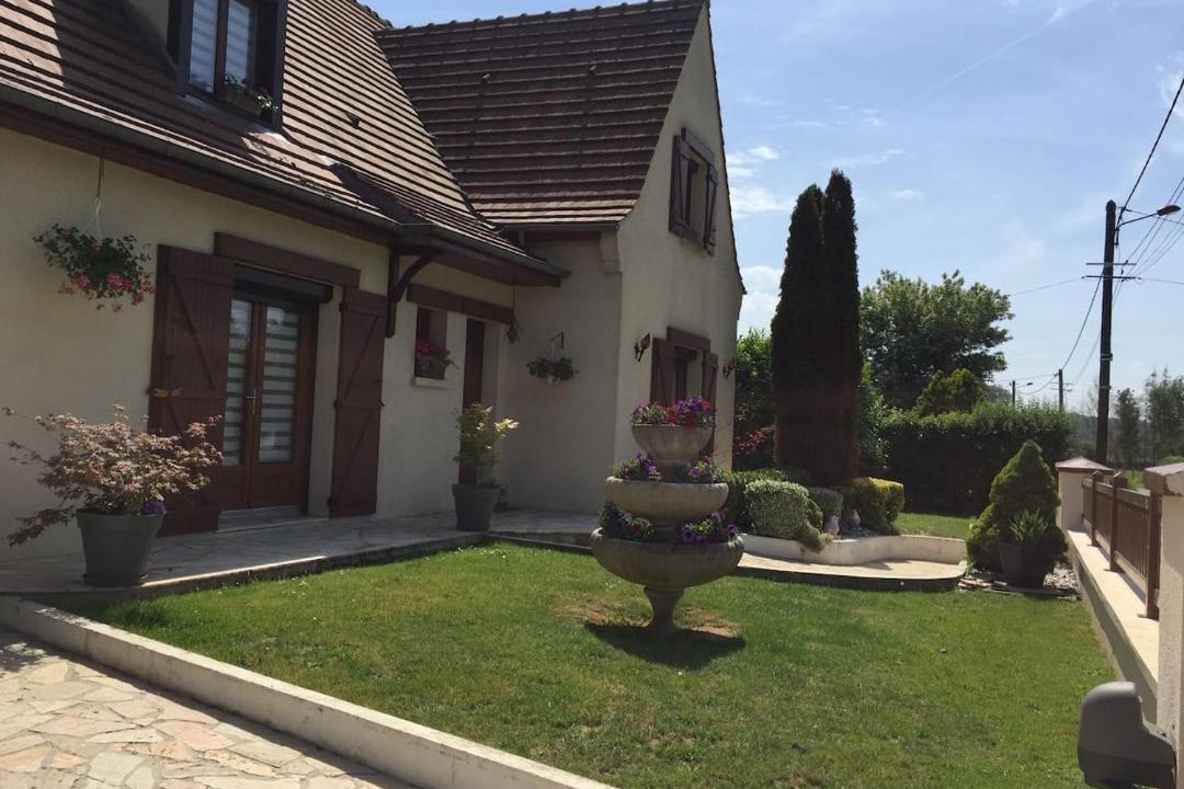 Photo of Buildings in Coucy-le-Chateau-Auffrique