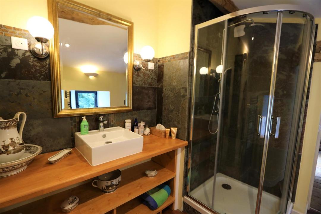 Photo of Bathroom in Flaujagues