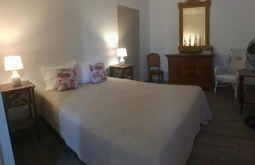 Photo of Others in Crain