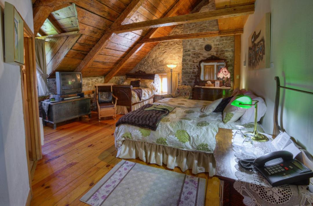 Photo of Bedroom in Chateau-Richer
