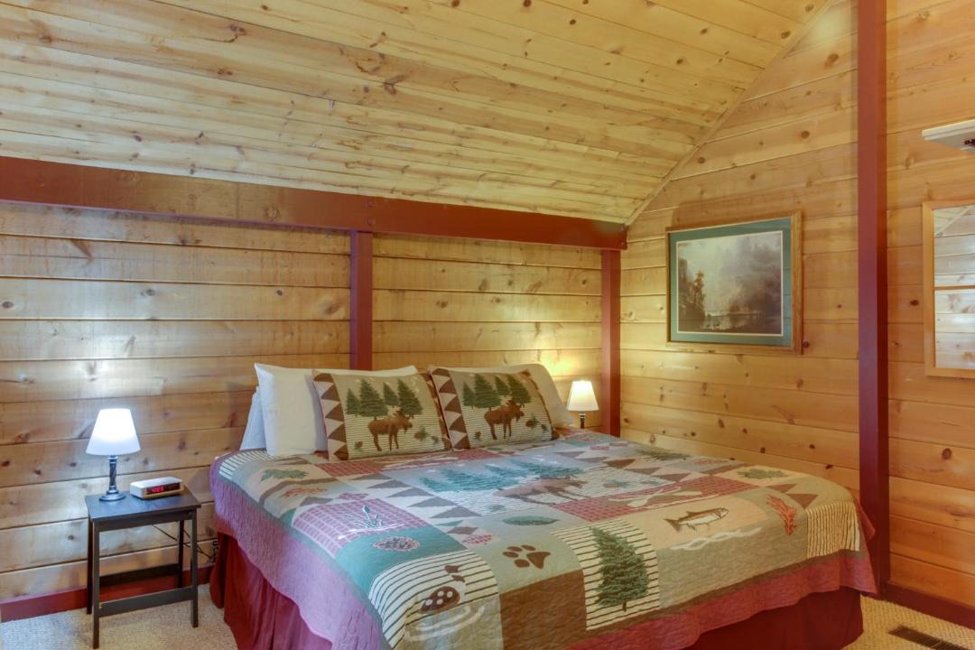 Photo of Bedroom in Sunriver