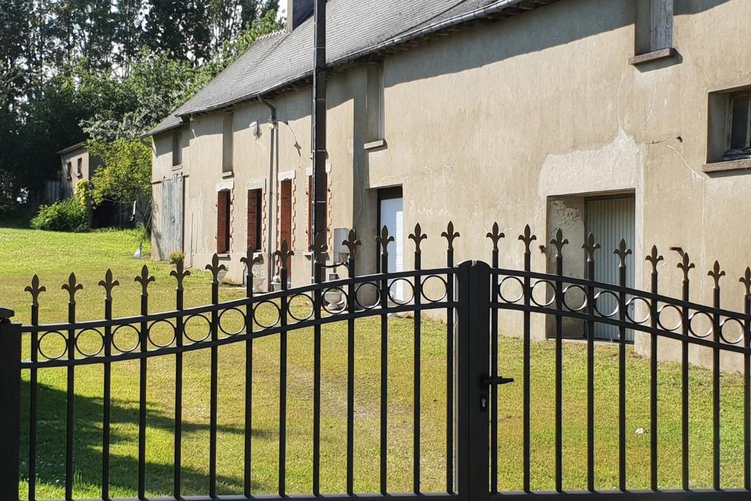 Photo of Buildings in La Meziere
