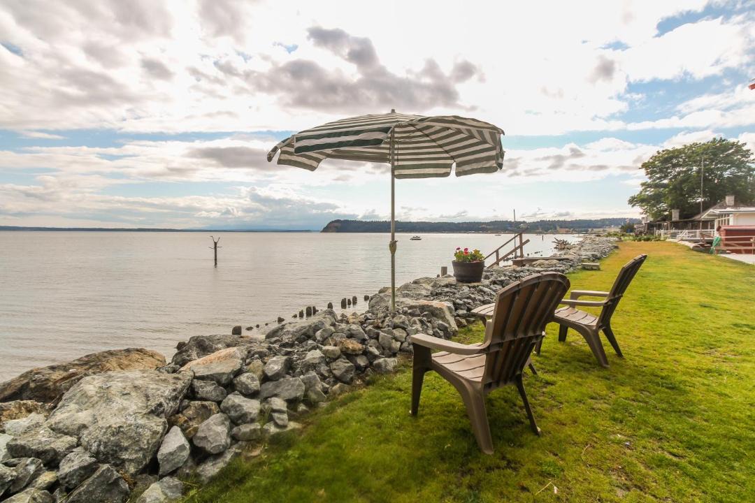 Photo of Others in Clinton