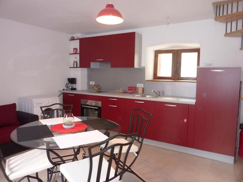 Photo of Kitchen in Saint-Chely-du-Tarn