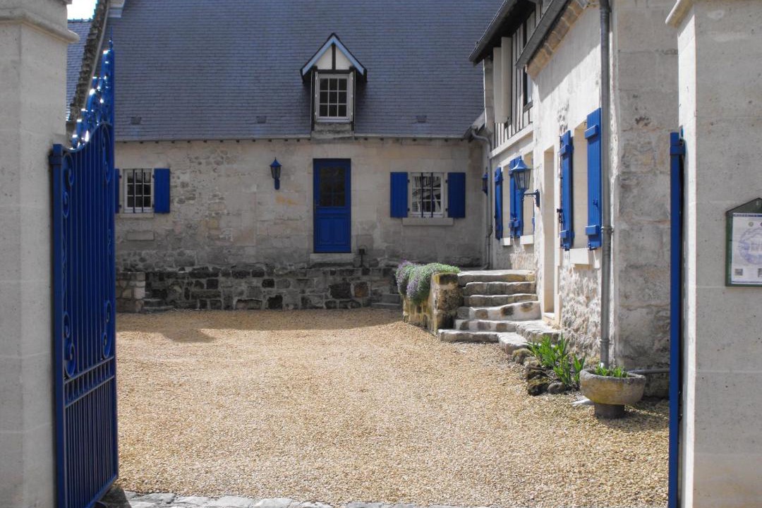 Photo of Buildings in Bitry