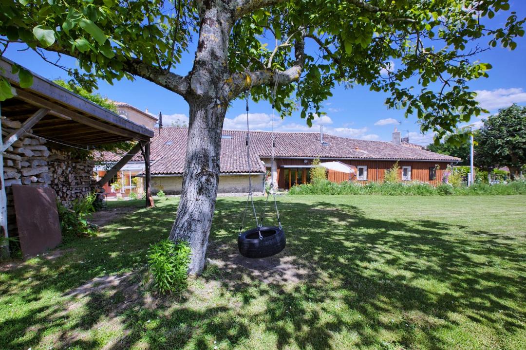 Photo of Buildings in Sadirac