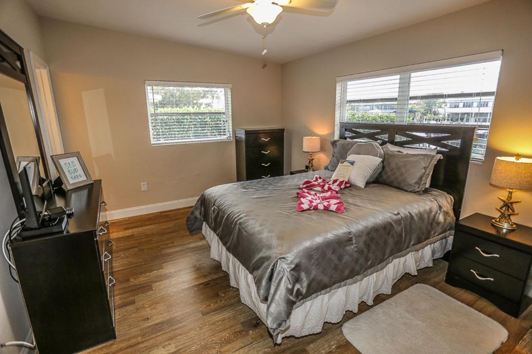 Photo of Bedroom in Siesta Isle