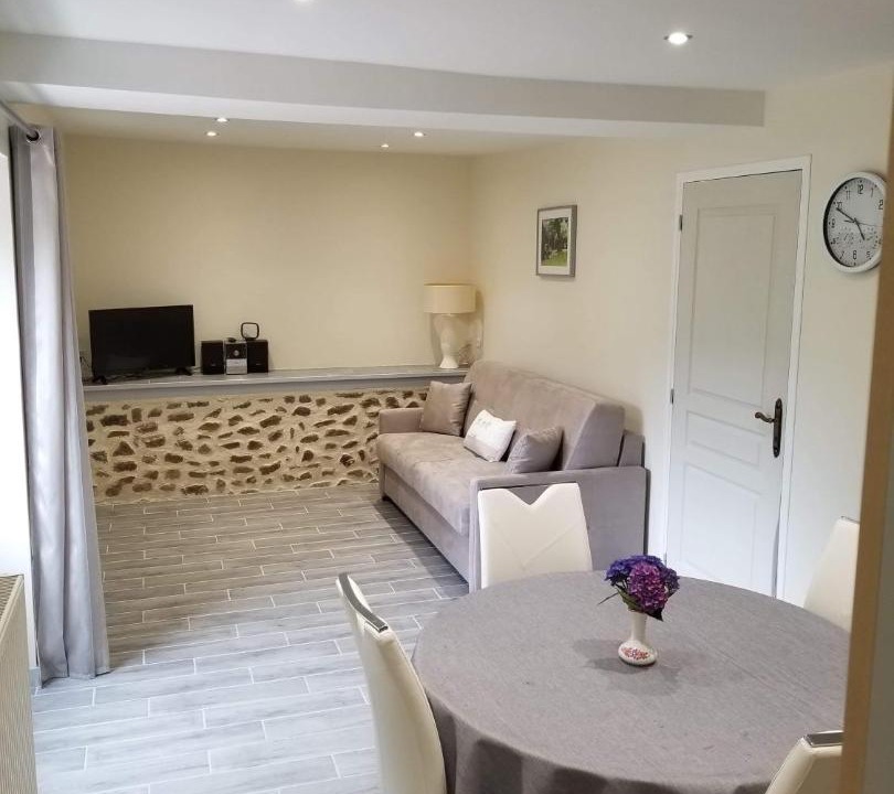 Photo of Others in Ize