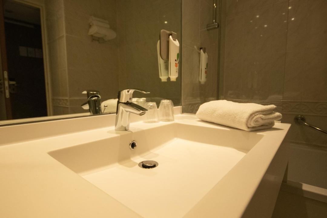 Photo of Bathroom in Gare