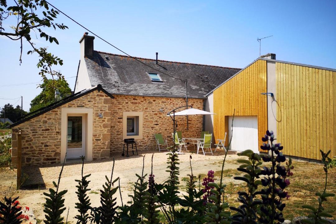 Photo of Buildings in Ploneour-Lanvern