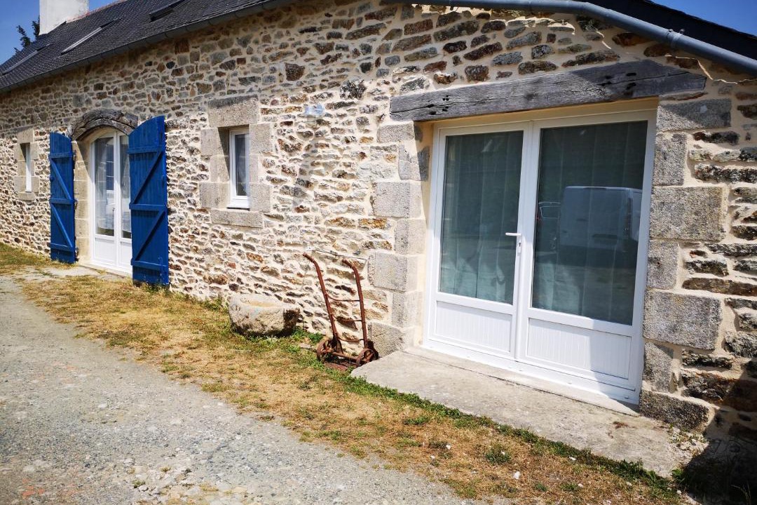 Photo of Buildings in Ploneour-Lanvern