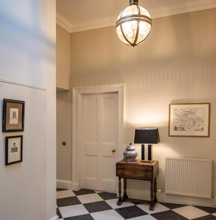 Photo of Others in Lauder