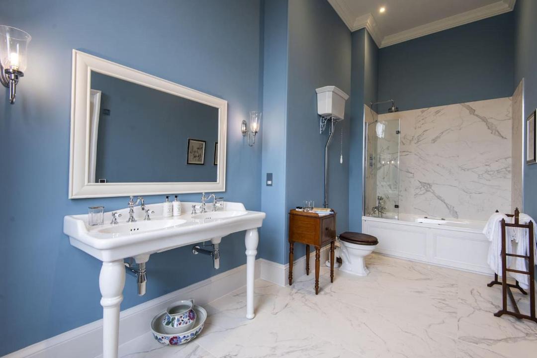 Photo of Others in Lauder