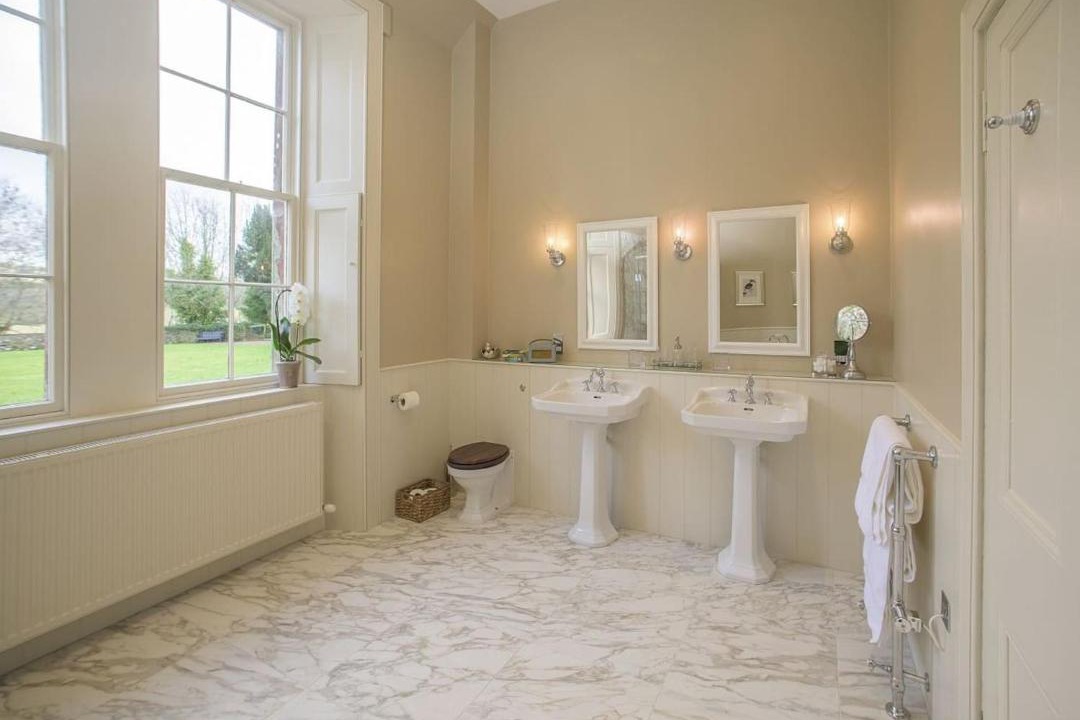 Photo of Others in Lauder