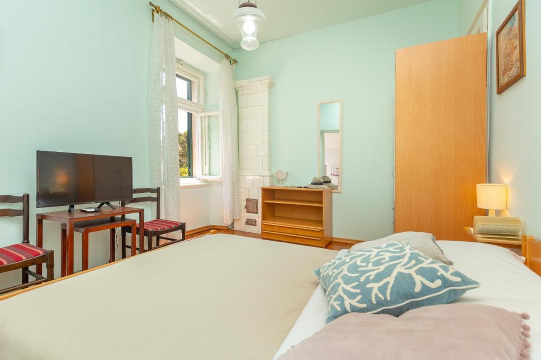 Photo of Bedroom in Pile