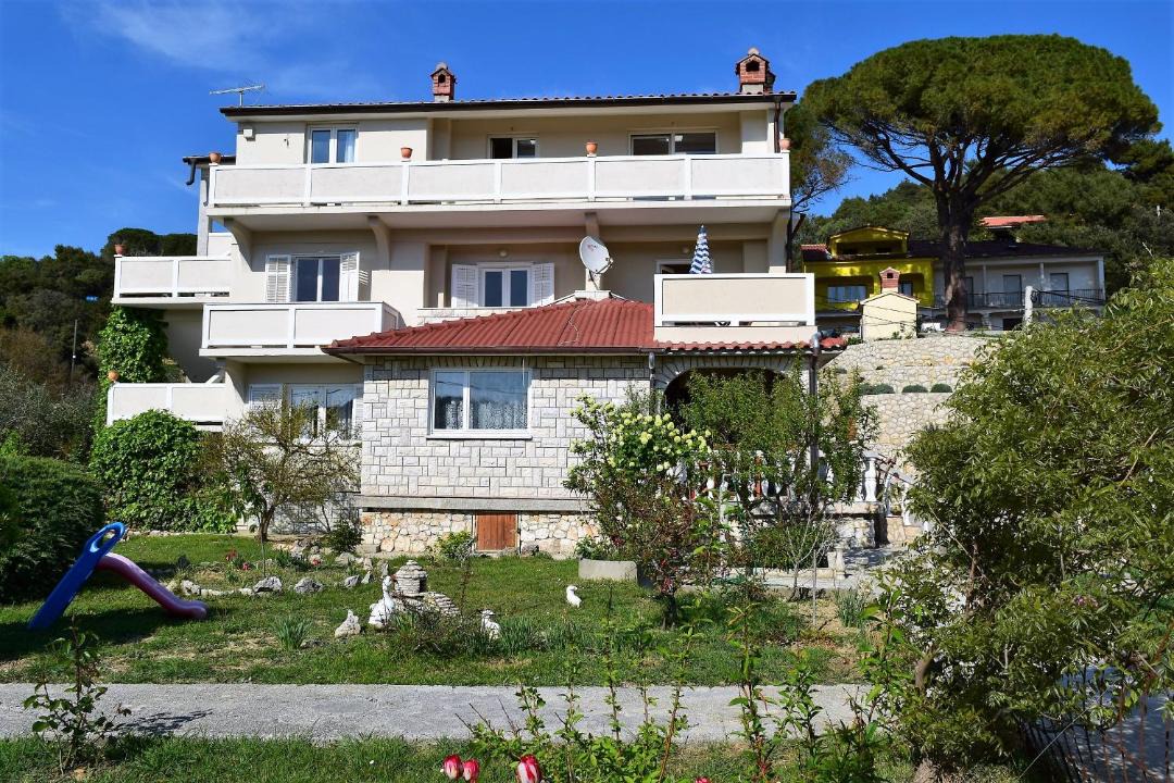 Photo of Buildings in Suha Punta