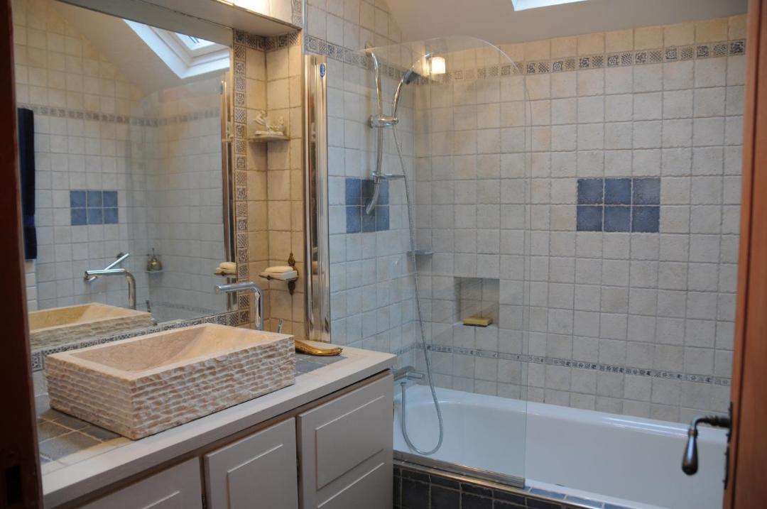 Photo of Bathroom in Tourly