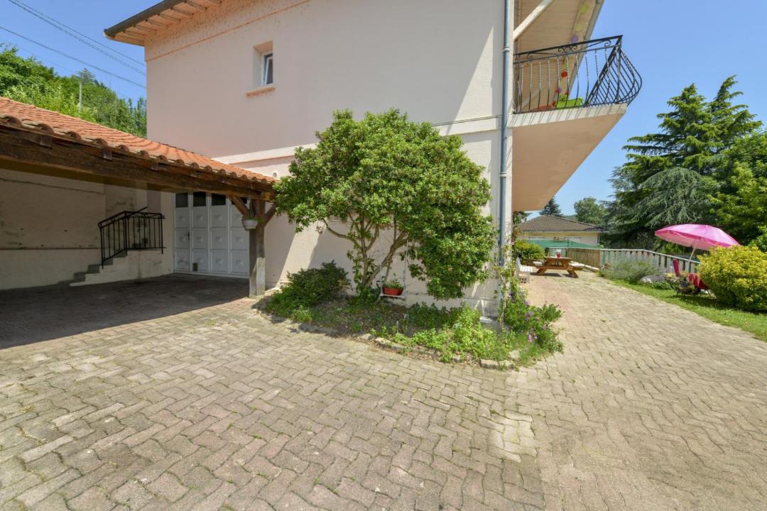 Photo of Buildings in Burlats