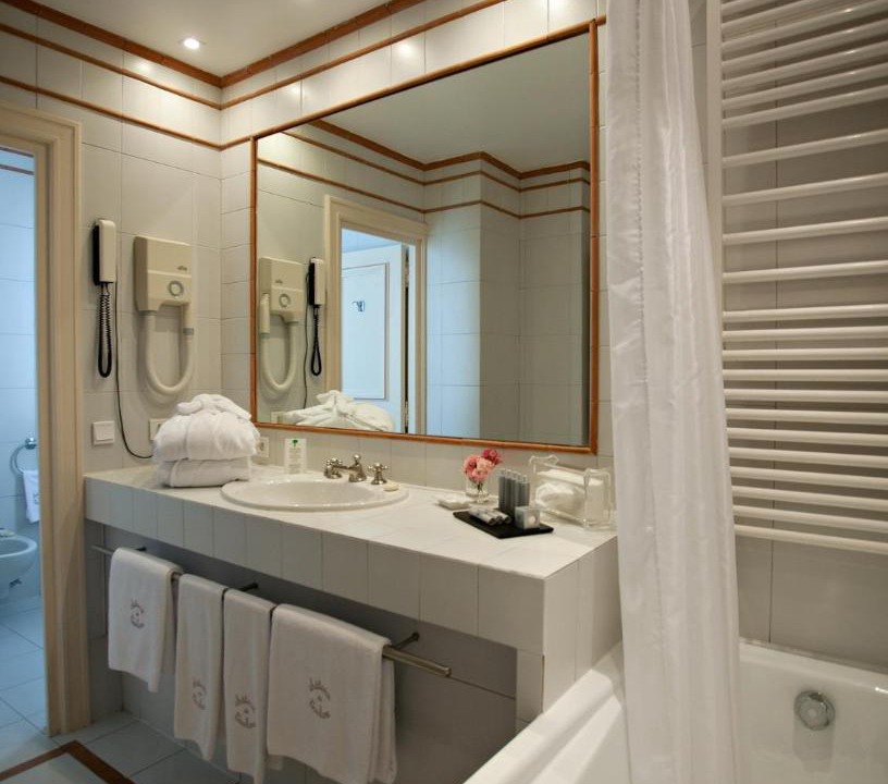 Photo of Bathroom in La Martre