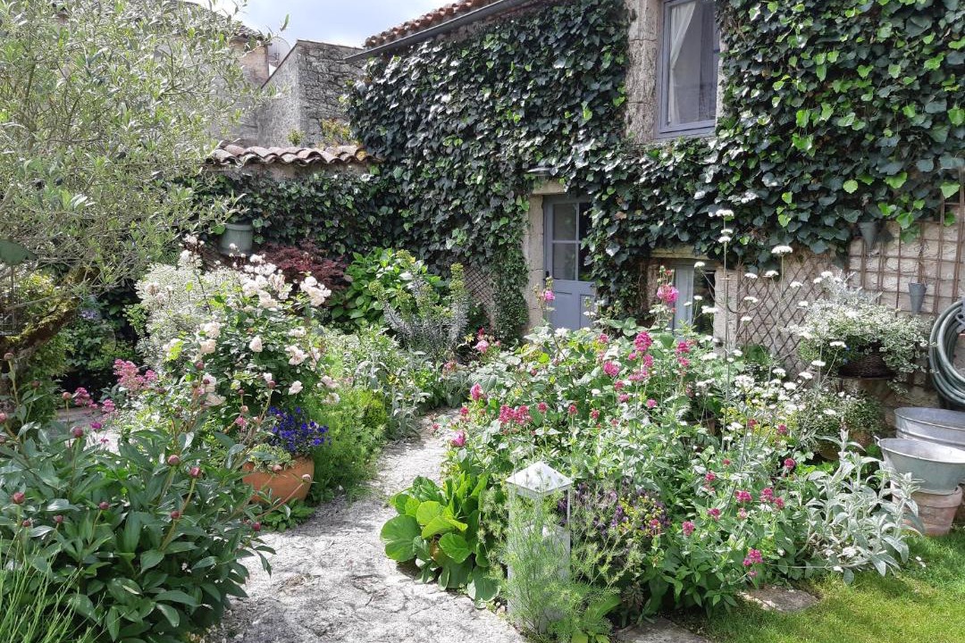 Photo of Others in Laroque-Timbaut