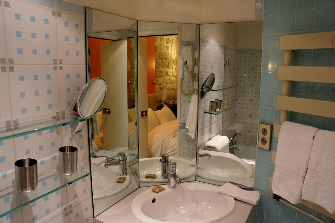 Photo of Bathroom in Notre-Dame-des-Champs