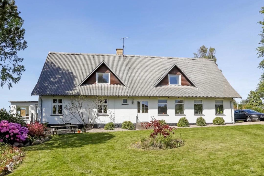 Photo of Others in Hong