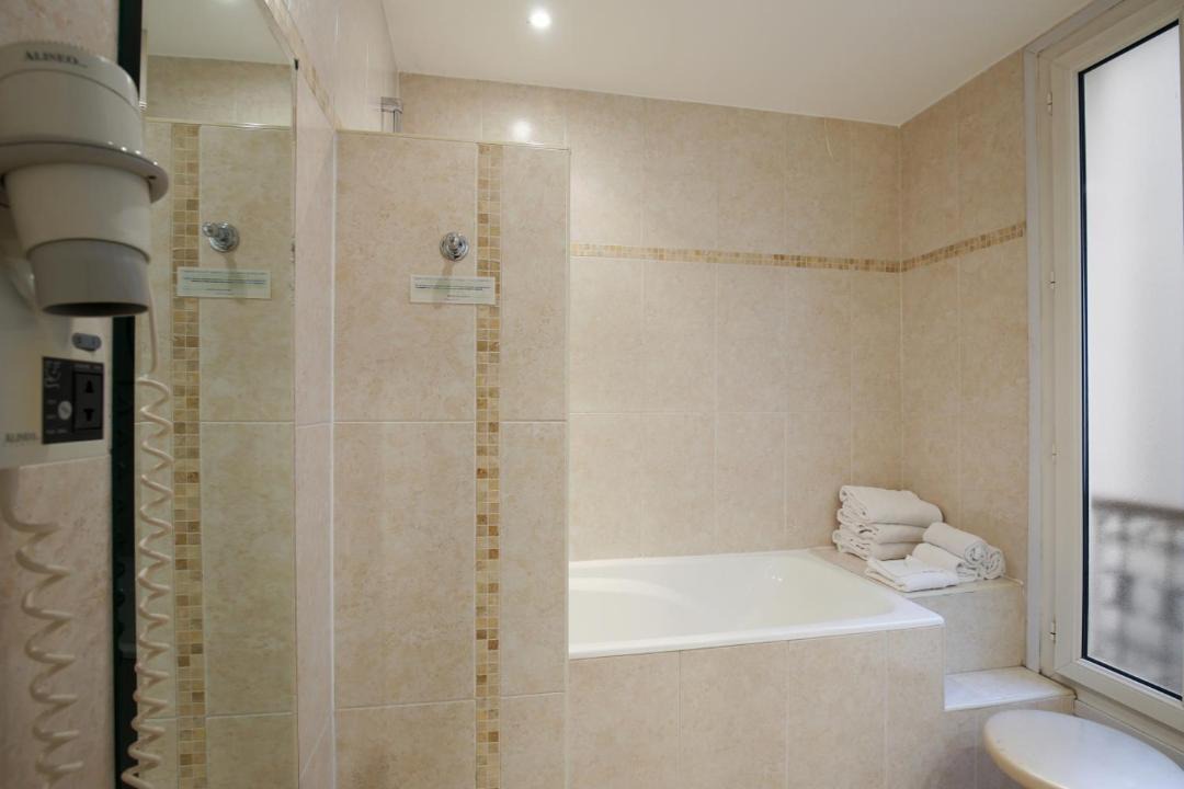 Photo of Bathroom in Quartier de la Salpetriere