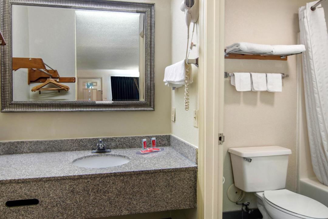 Photo of Bathroom in Fort Oglethorpe