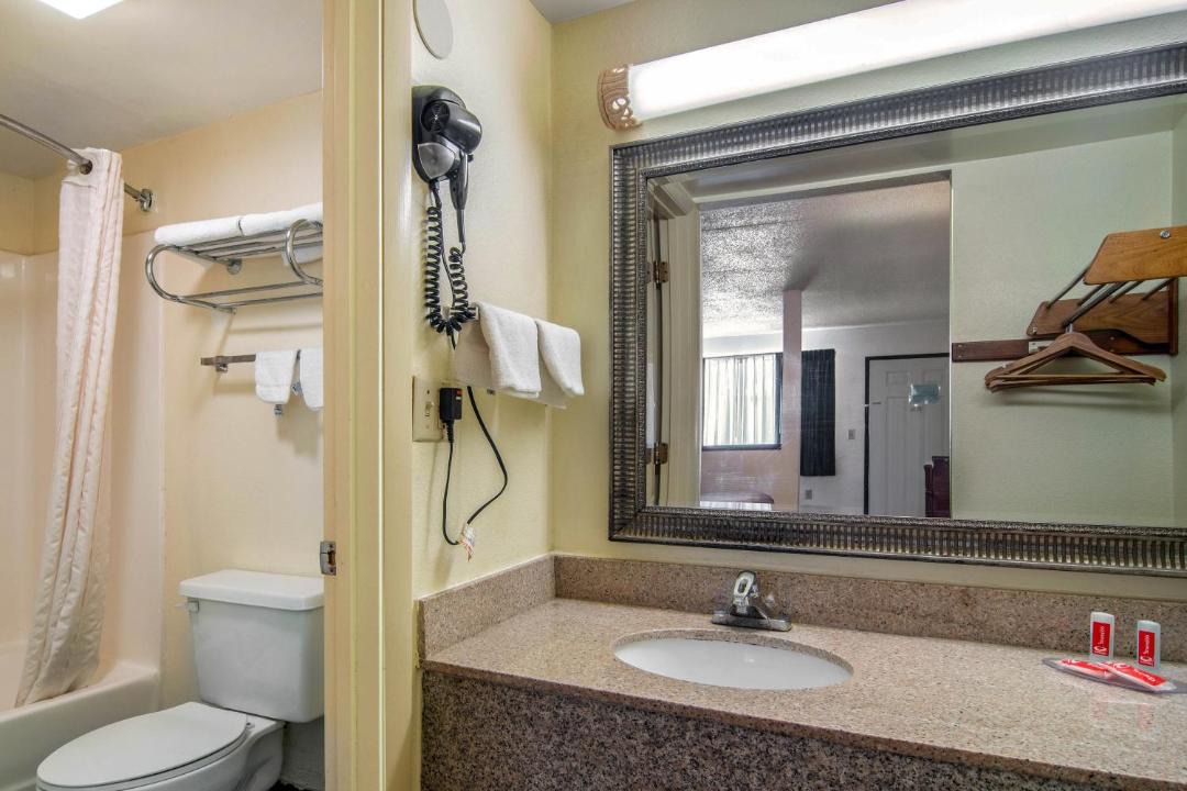 Photo of Bathroom in Fort Oglethorpe