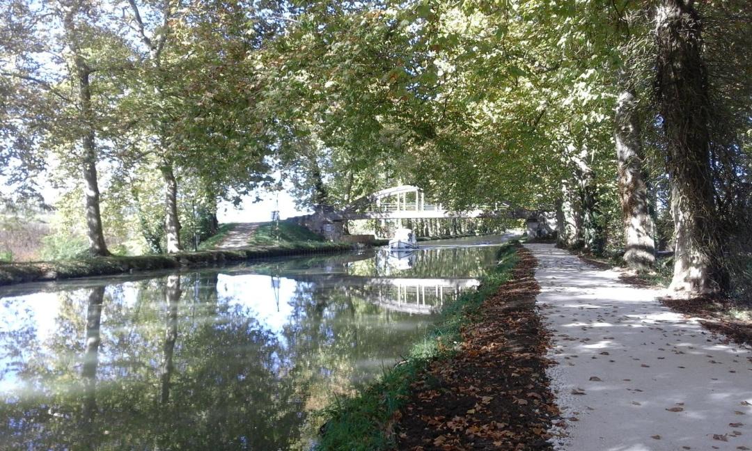Photo of Others in Valence