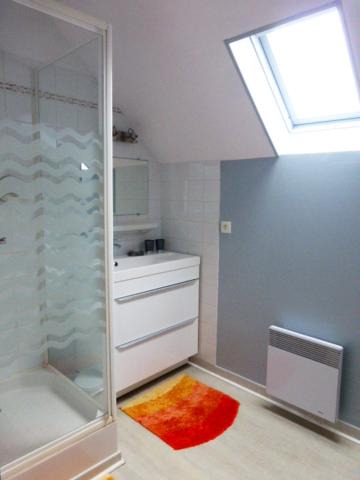 Photo of Bathroom in Druyes-les-Belles-Fontaines