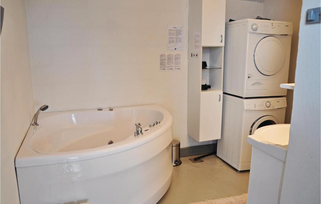 Photo of Bathroom in Helnæs By