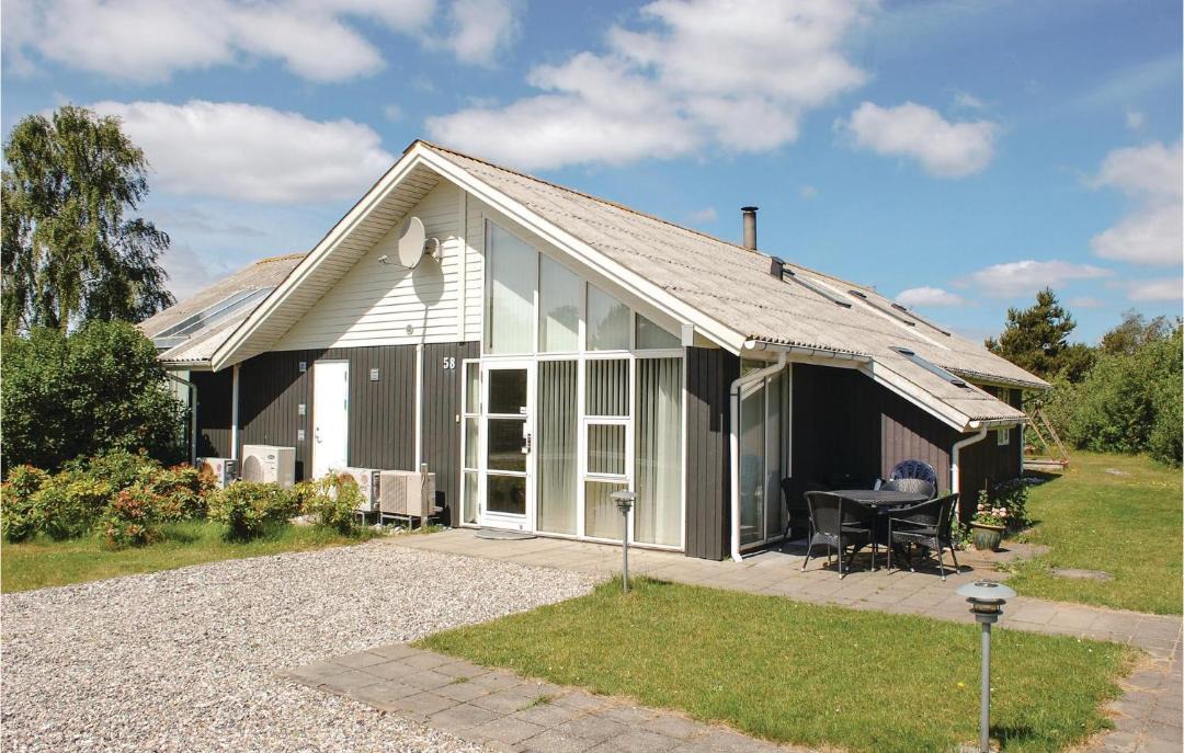 Photo of Buildings in Øer Strand
