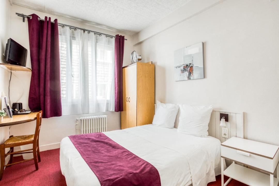 Photo of Bedroom in Lisieux