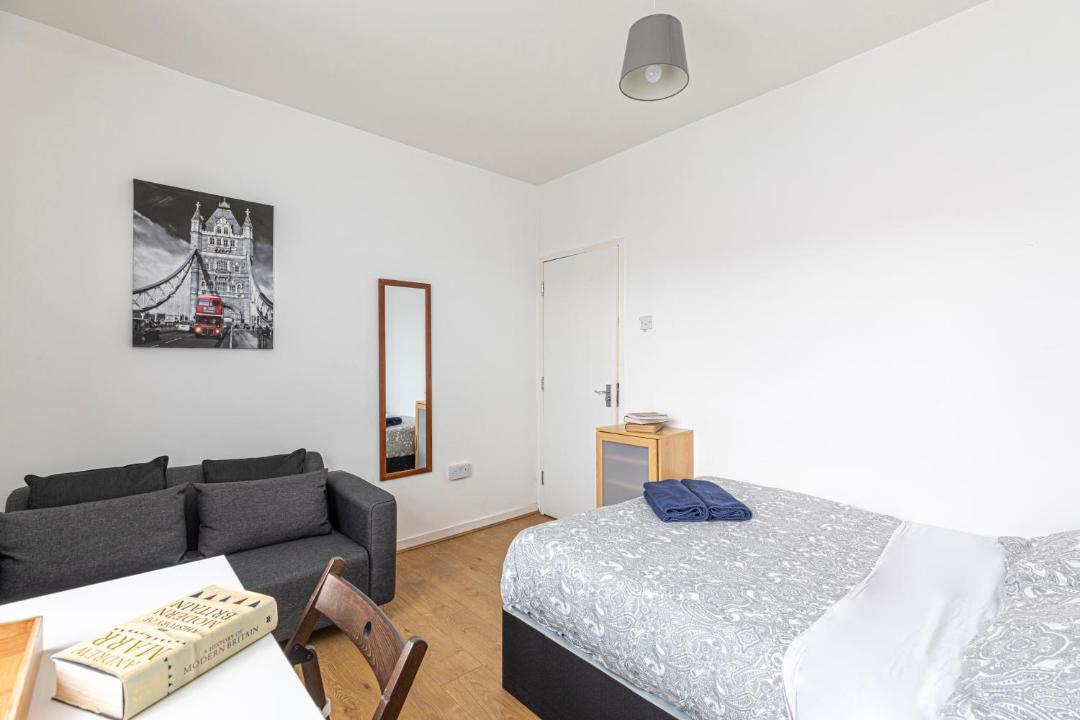 Photo of Others in Shadwell