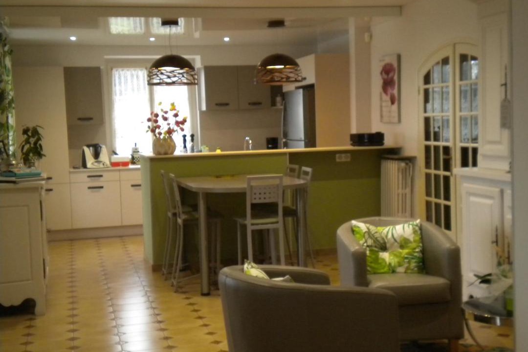 Photo of Others in Buxy