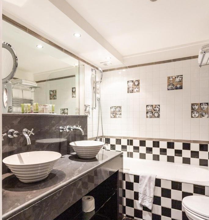 Photo of Bathroom in Quartier de la Salpetriere