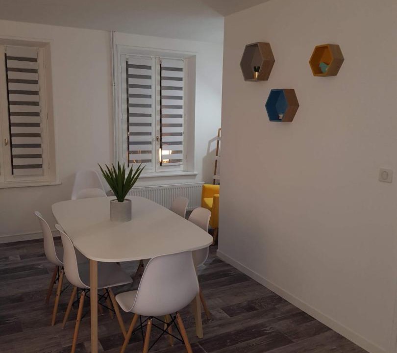 Photo of Others in Rue