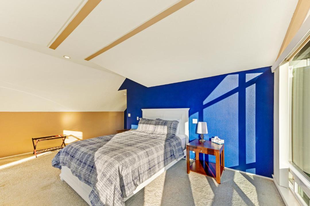 Photo of Bedroom in Seal Rock