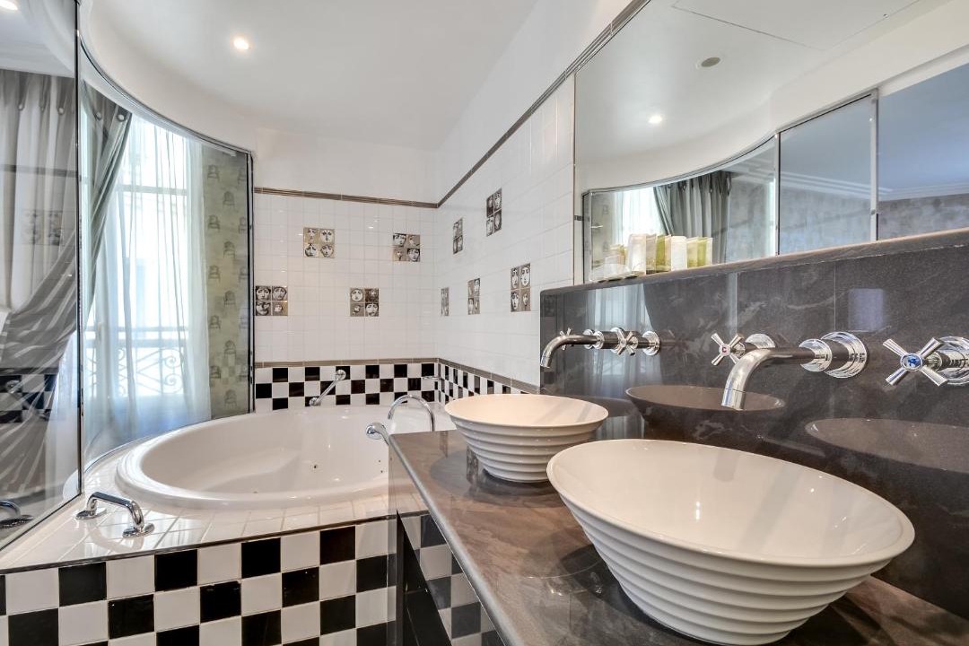 Photo of Bathroom in Quartier de la Salpetriere