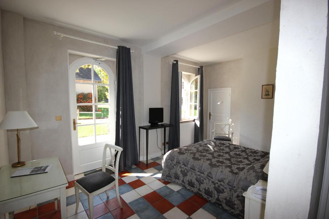 Photo of Others in La Ferte-Saint-Aubin