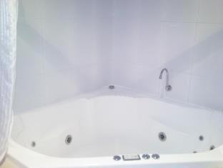 Photo of Bathroom in Flynns Beach