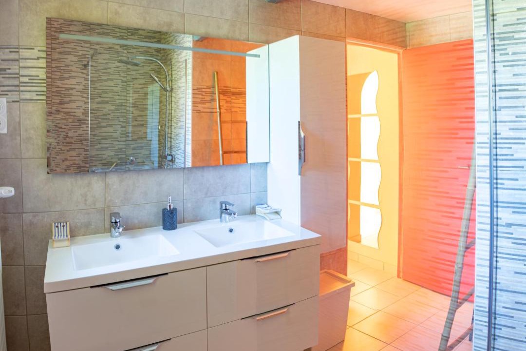 Photo of Bathroom in Renwez