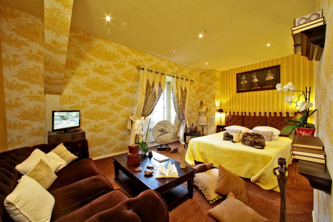 Photo of Others in Saint-Saud-Lacoussiere