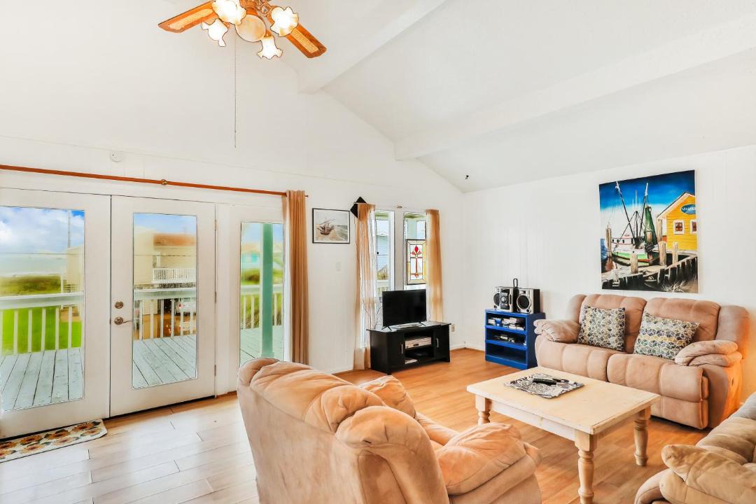 Photo of Livingroom in Bermuda Beach