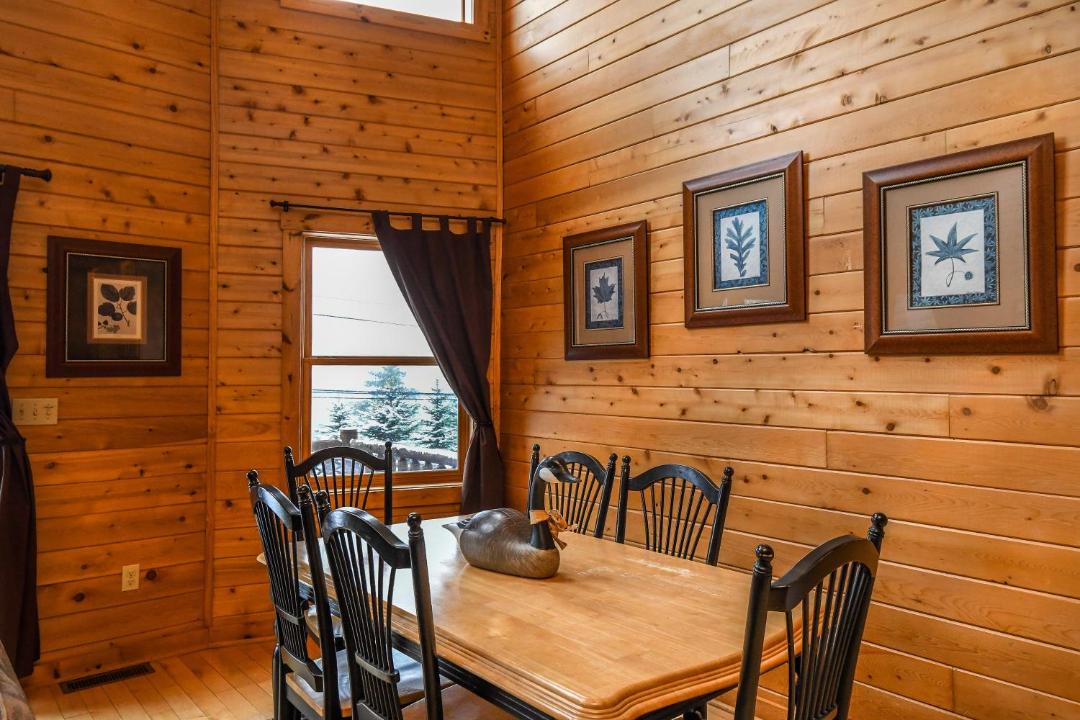 Photo of Livingroom in McHenry