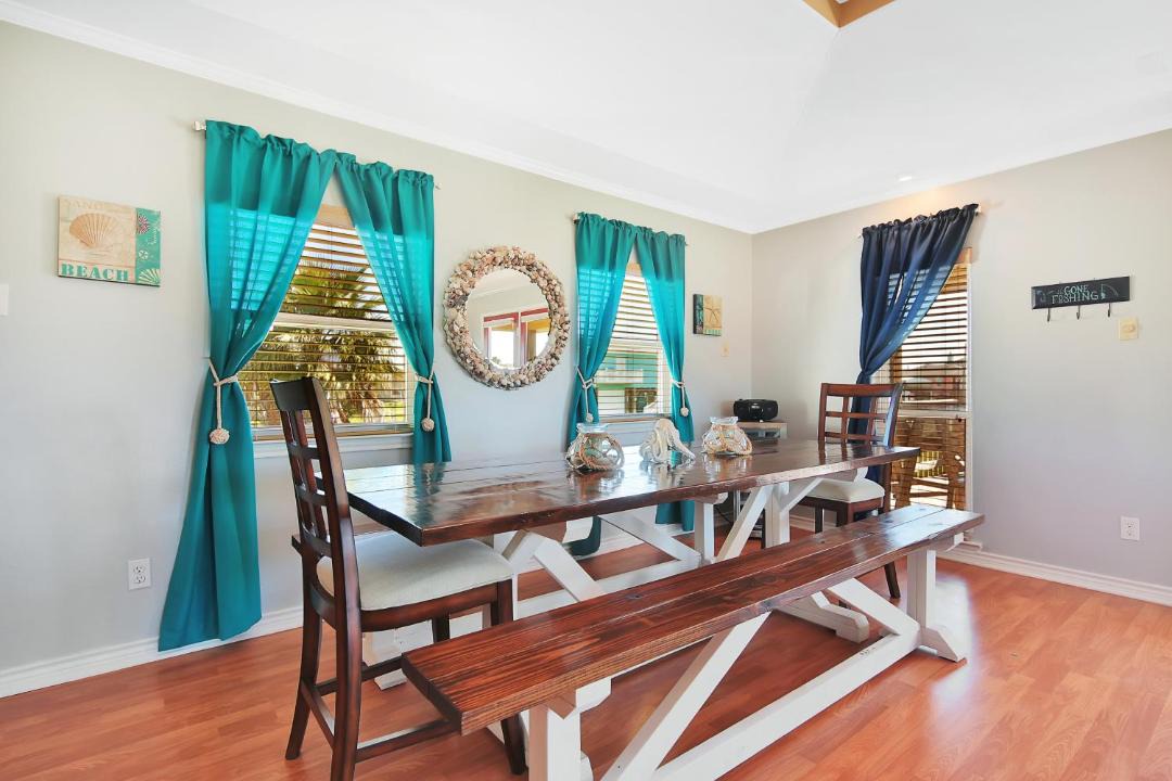 Photo of Livingroom in Crystal Beach